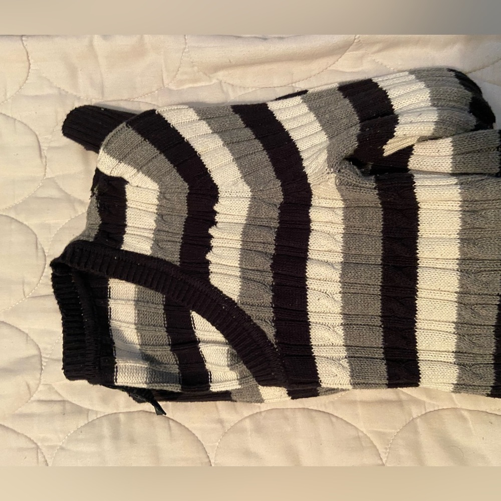 Faded glory sweater, grey, black, white, size large